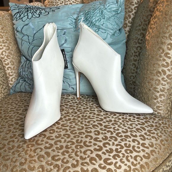 Jacobies Shoes - NWT Jacobies white faux leather stiletto ankle booties with back zip
